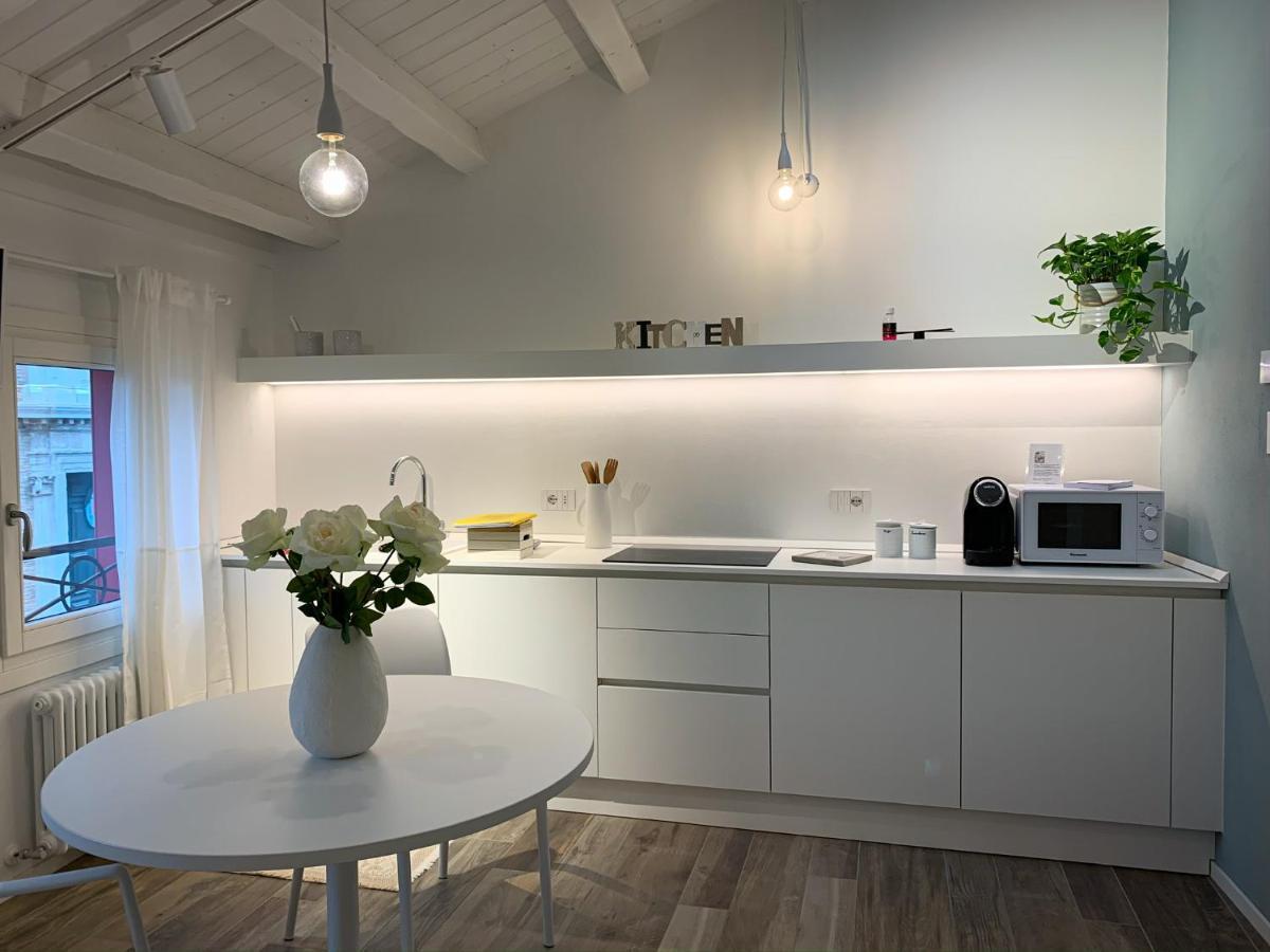 Al Sagraeto White Apartment *